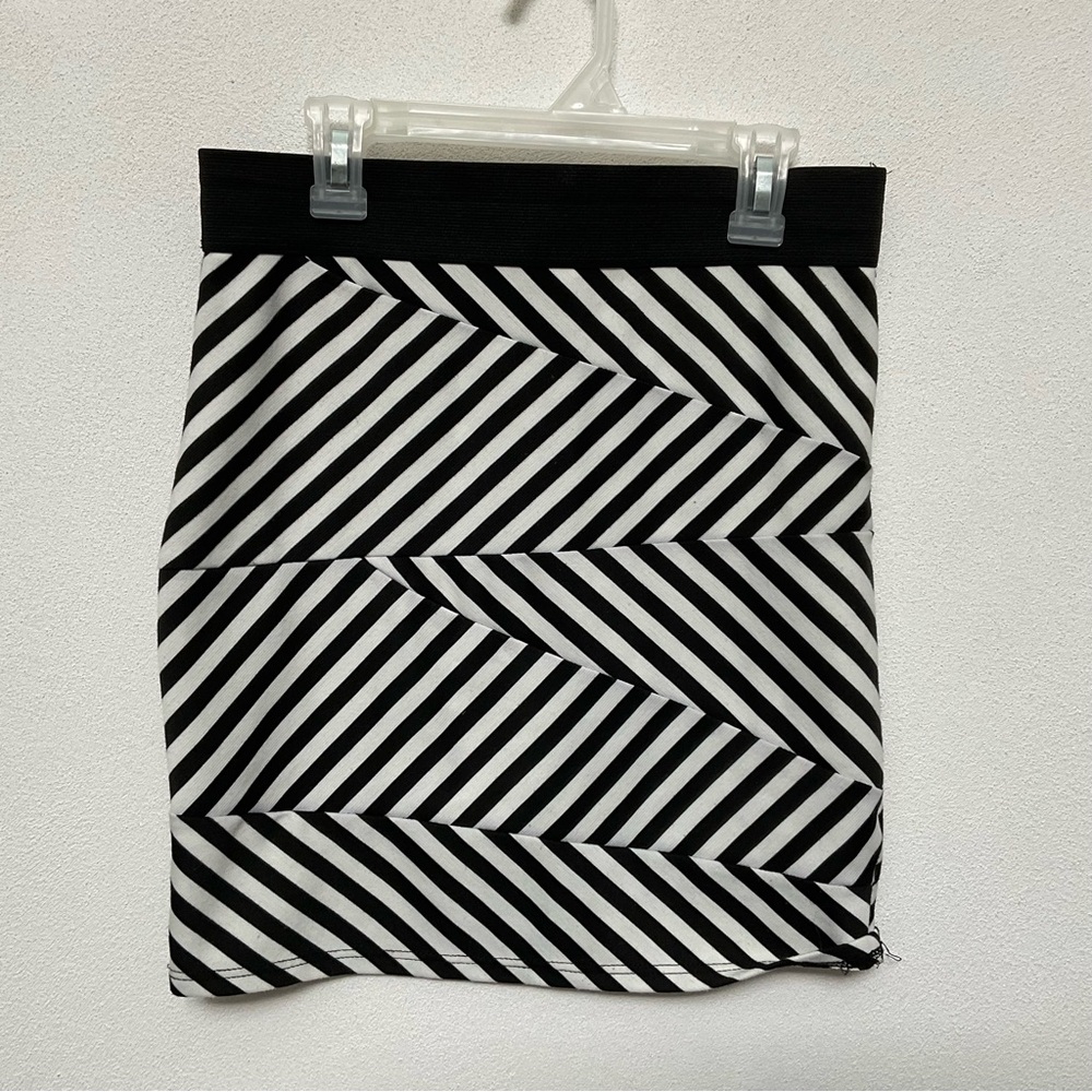 Monteau Black, Off-White Striped Triangle Bandage Mini Skirt Size Medium